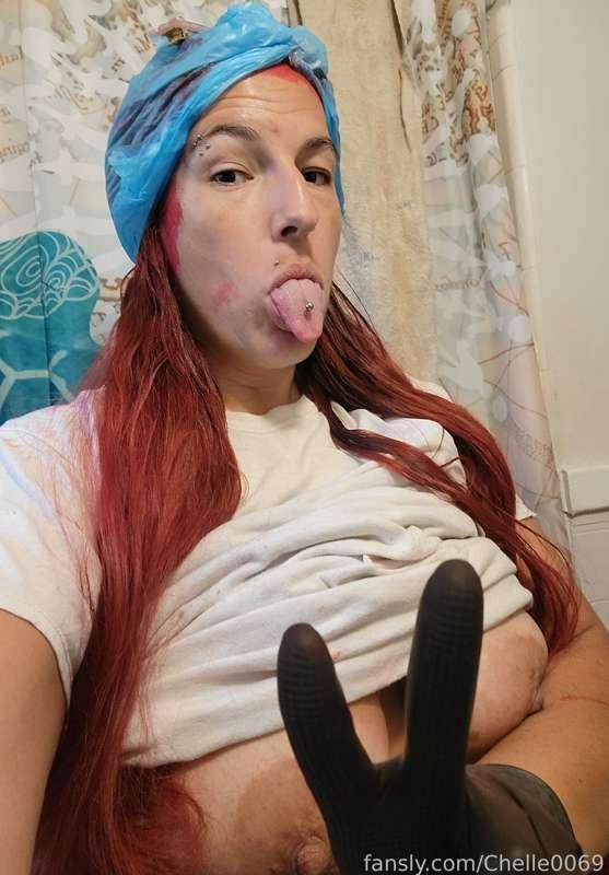 Time to process, we banging with this bag on my head or nah? 🤔
#Redhead #milf #longhair #hairdying #boobs #saggytits #hugeareolas