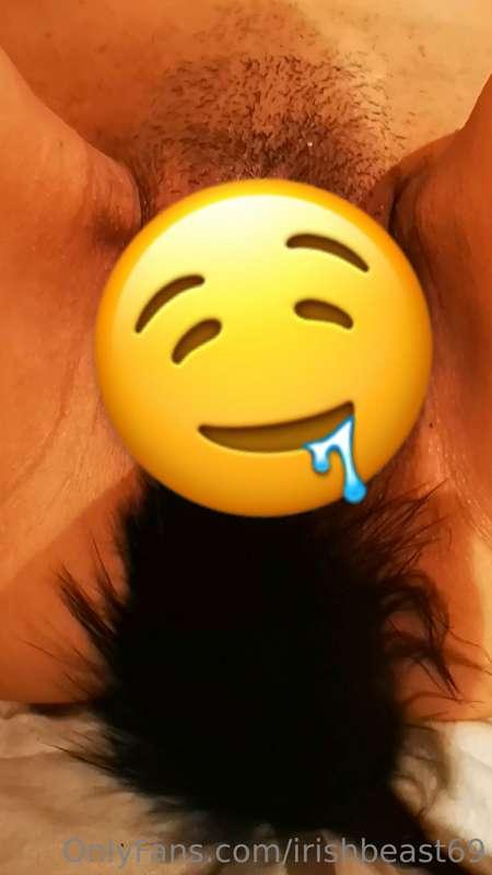 I tickle her pussy 🤤