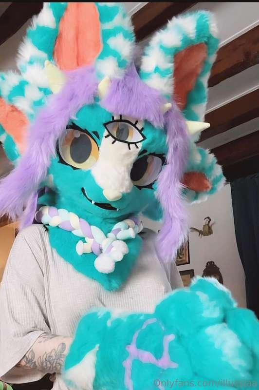 My new fursuit arrived today! She’s so gorgeous 💜🩵 can’t wai..