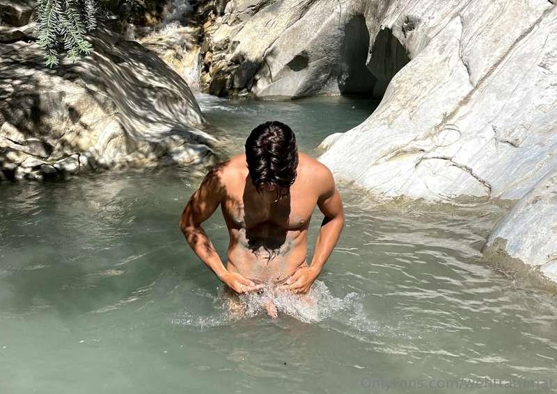 Chilling at the lake 🍆