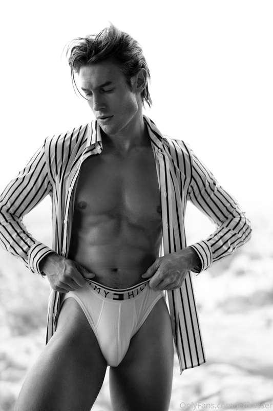 ***Swipe. Mornin y’all. Gettin ready and enjoyin the view 👀