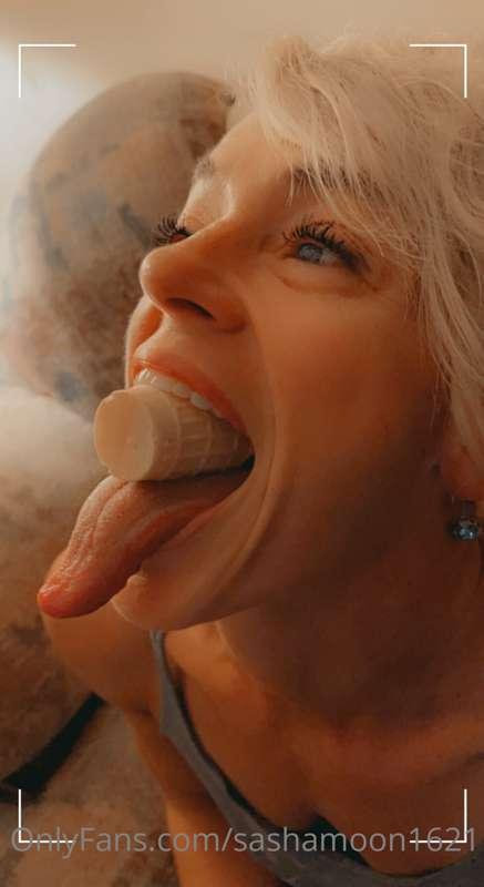 Time to swallow this whole……. 👅👅👄👄🤤

#longtongue #longtongue..