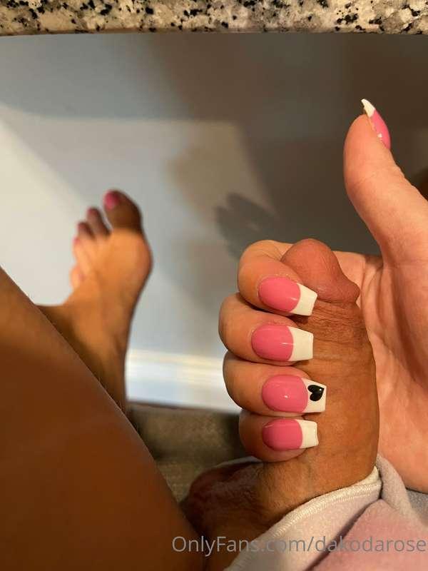 Happy Saturday guys☺️ New nails💕
