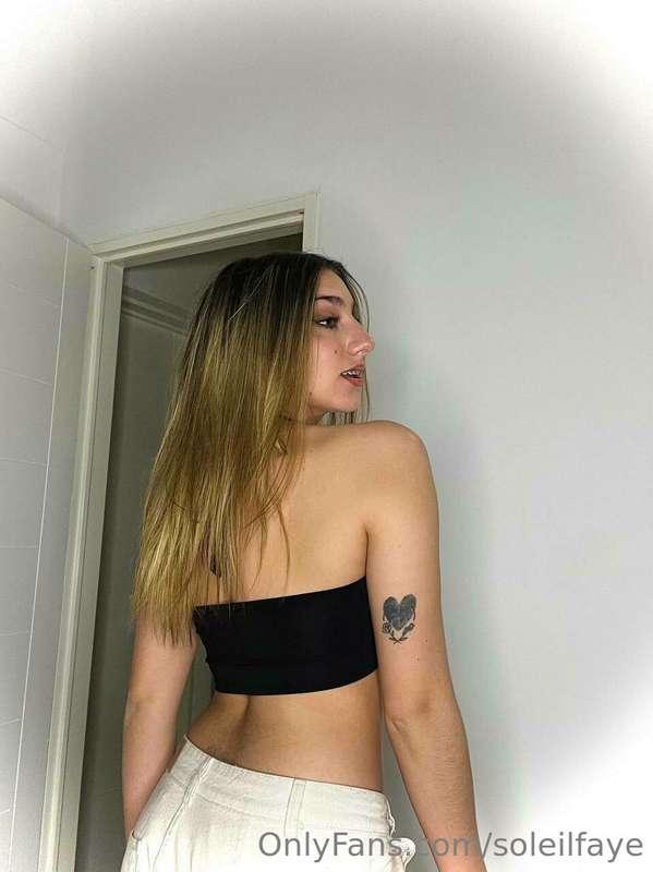 Just wondering, if you had to describe my body with one emoj..
