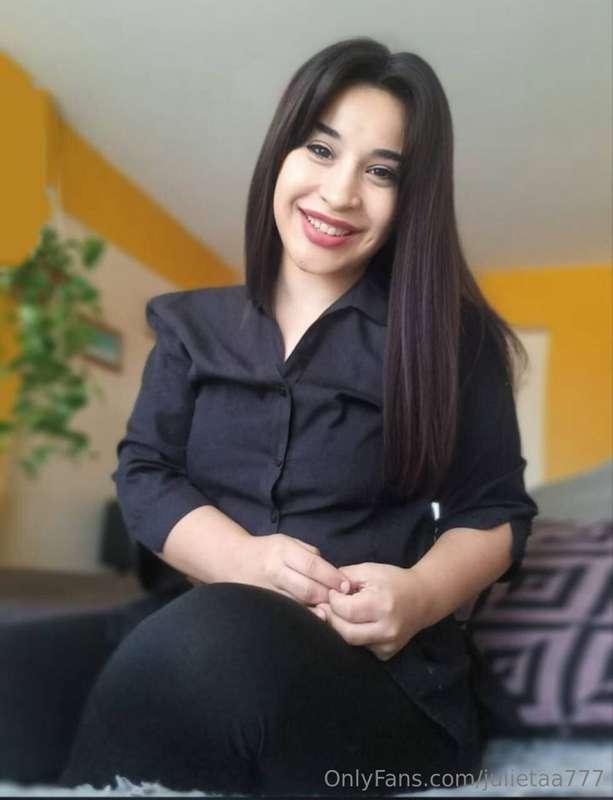 🔥 “Not just a girlfriend, but your sweetest addiction… alway..