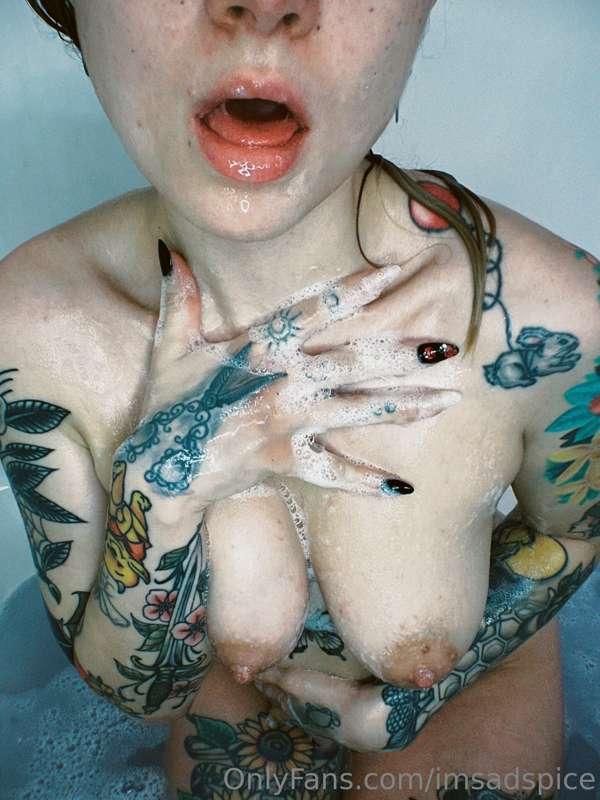 Soapy titty pictures anyone??🤤🤤