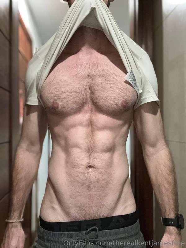 Me yesterday. No gym for 4 months. Just running and yoga! 

..