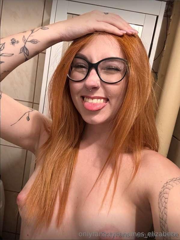 This redhead @lilyyrosse is gorgeous and her ass.. 🥵Oh, this..