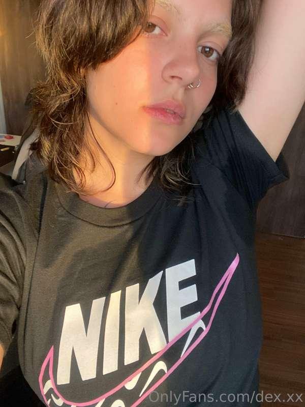 I started the gym again🖤 who wants to smell this sweaty pits..