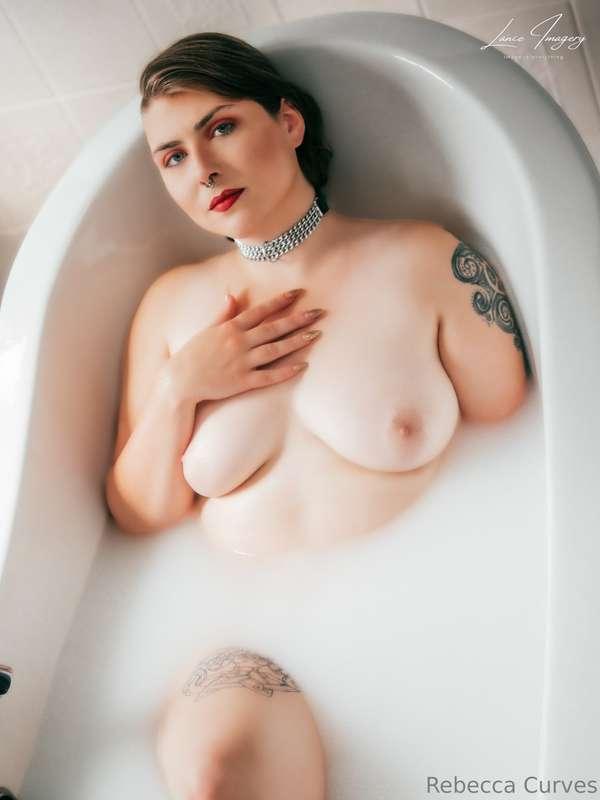 curvesrebecca69 image #3