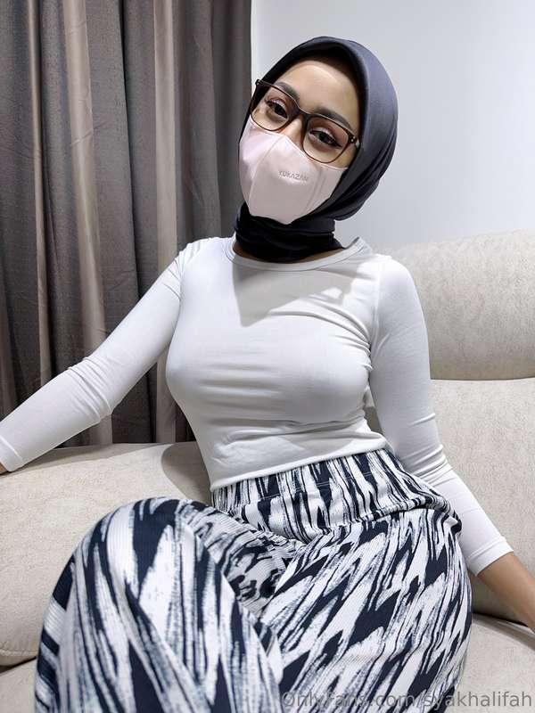 what are you looking at? 🤭