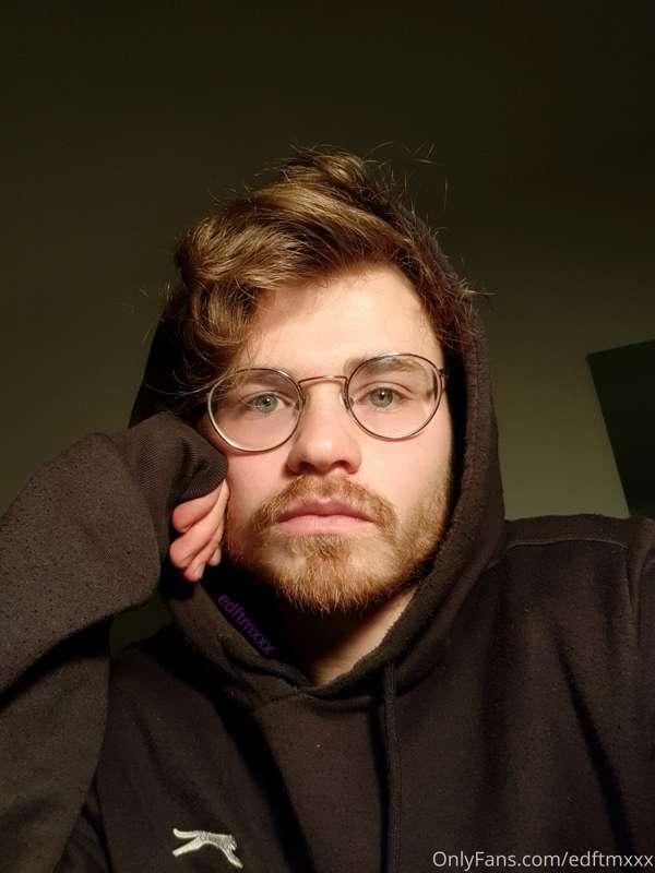 Face and pussy 🔥 I'm getting so hairy all over 😜