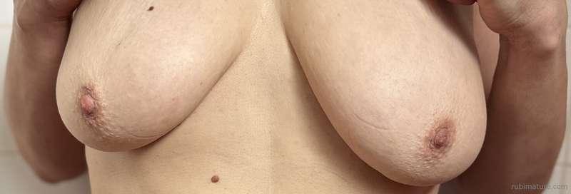 How I like to have my tits caressed 🤤🤤