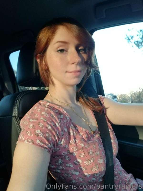 Could make a porno in this dress. Hmm.