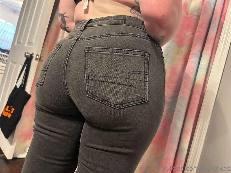 Who wants to see these jeans get blasted with cum?🥰