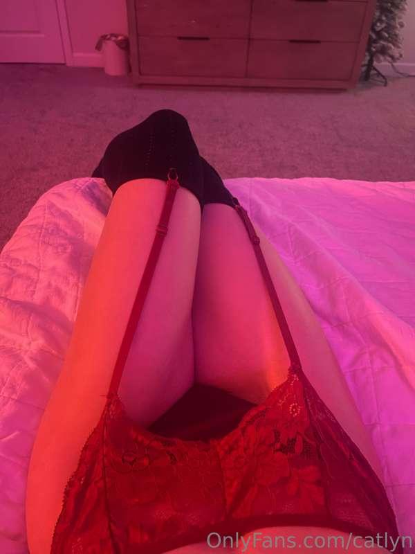 thighs <33 who wants more thigh pics in dm?