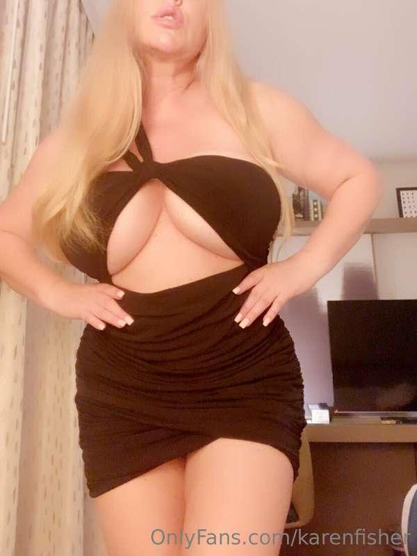 My tits barely fit in this dress🫣
