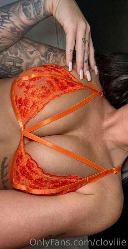 Who wants to get freaky with me rn? 🧡