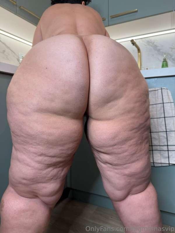 Let me bounce my ass over your face 🥵