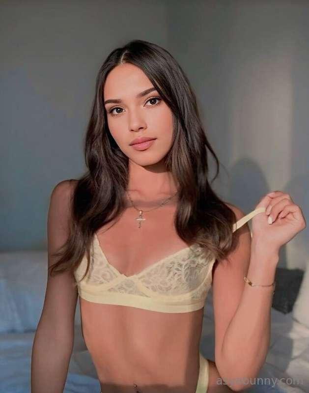 ✨She's ready for your dick @starr_roxy✨I heard you love filt..