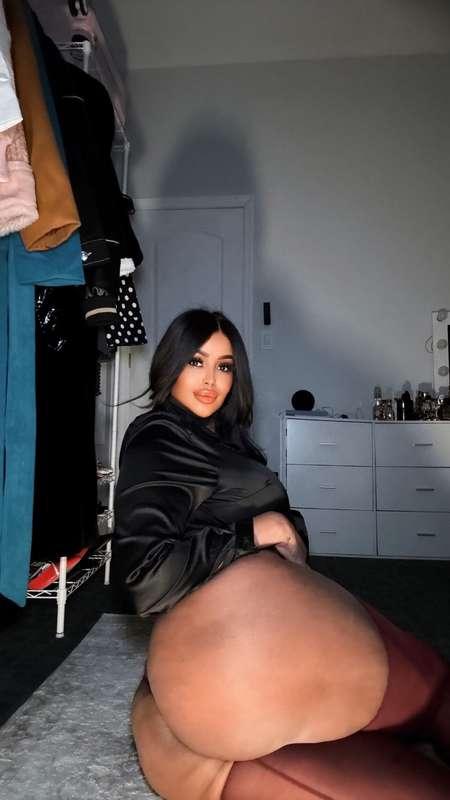 Would you like lick 👅 and fuck my ass?? 🤤🤤
