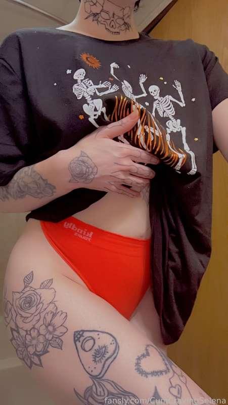 Come cuddle before bed? ♥️💤

#fyp #free #freebie #petite #tummy #slut #cozy #usa #amateur #mommy #alt #pale #gothic #tatted #tits #boobs #butt #nude #flash #strip #young #hot #sexy #tshirt #baggytshirt #daddysgirl 