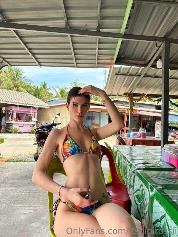it's hot out here and I'm not talking about the weather 🥵