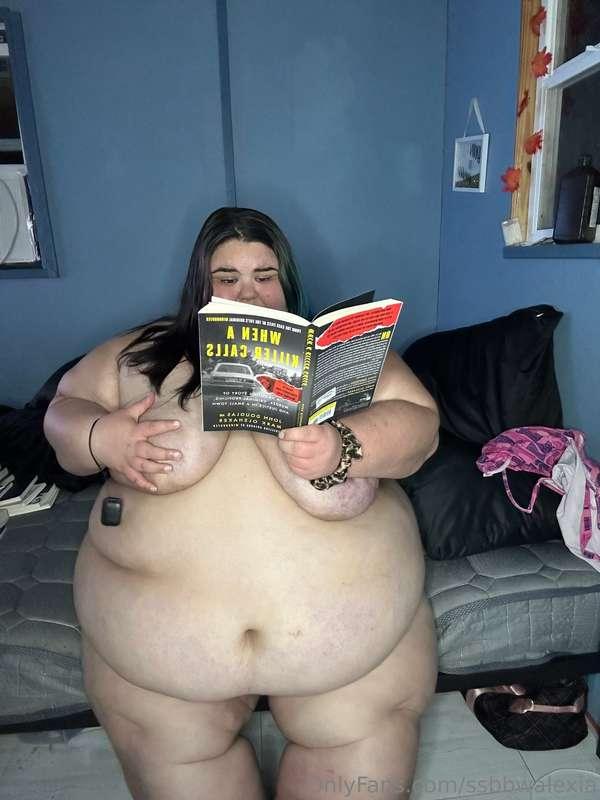 Do I make reading a book look sexy? 😍