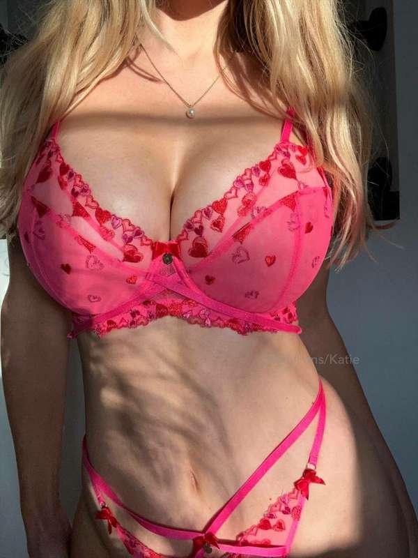 Some super cute pics in my new lingerie! 🥺
*( swipe to see m..