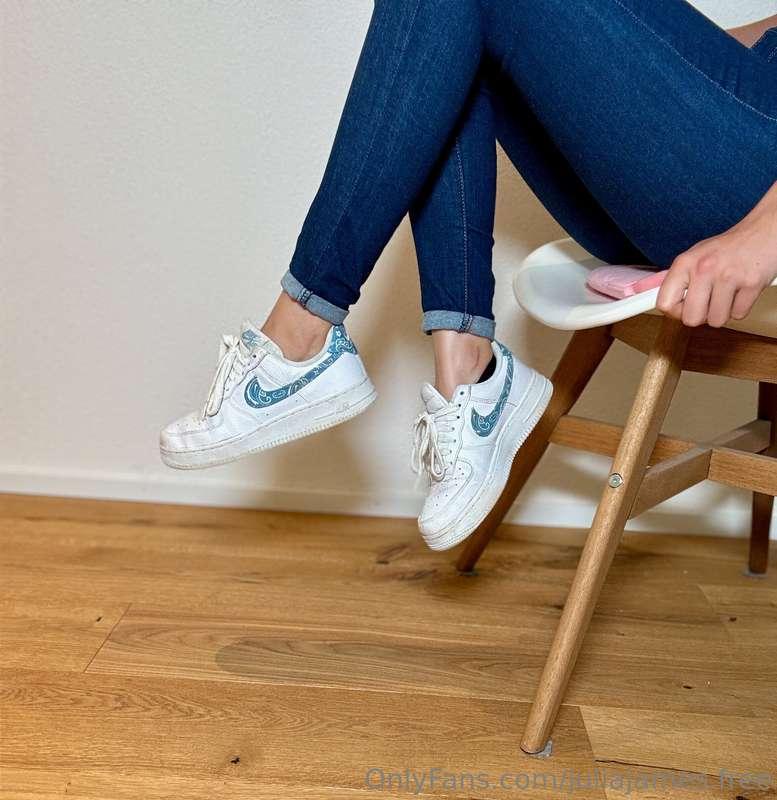 Part 1: Showing off my AF1's and the ultra nice see through ..