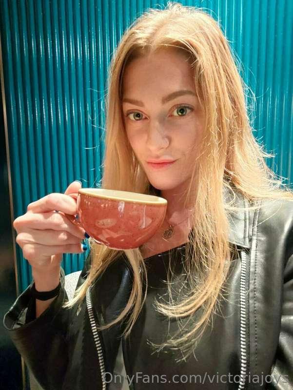 I like to relax in a cafe and drink coffee at the beginning ..