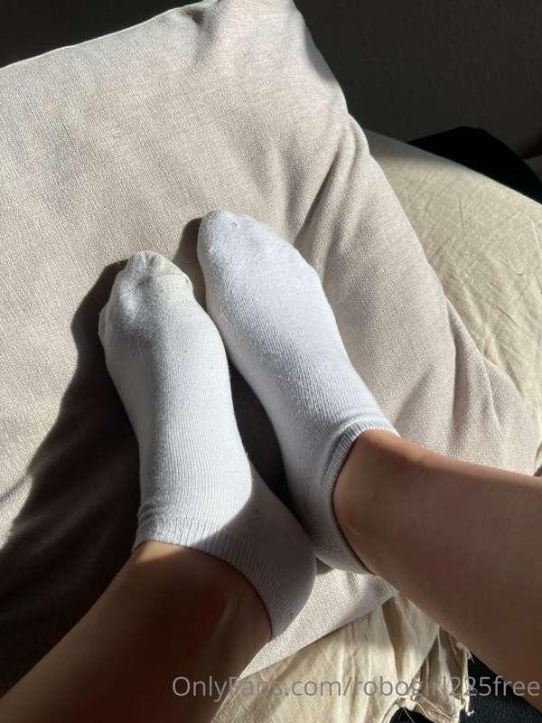 💦🦶🏼🤍