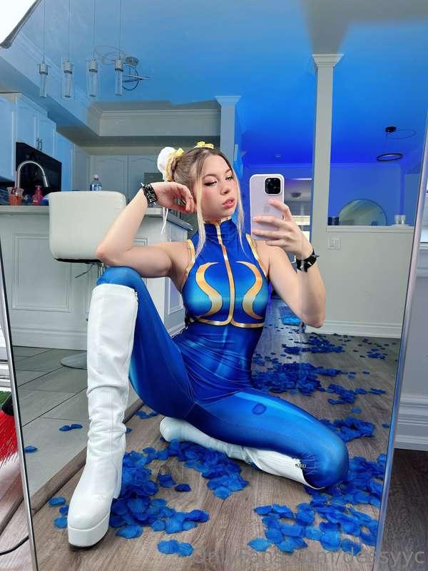 Like this post if you want to see chun-li take it off 😳 if w..