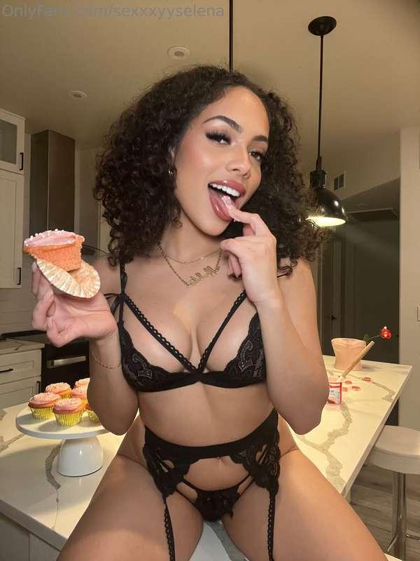 i’m live tonight daddyyyy👅💦 cum play? 8pm pst/11pm est❤️