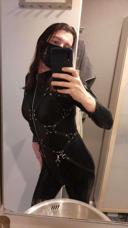 Little preview of an outfit I'm working on. If you have any ..