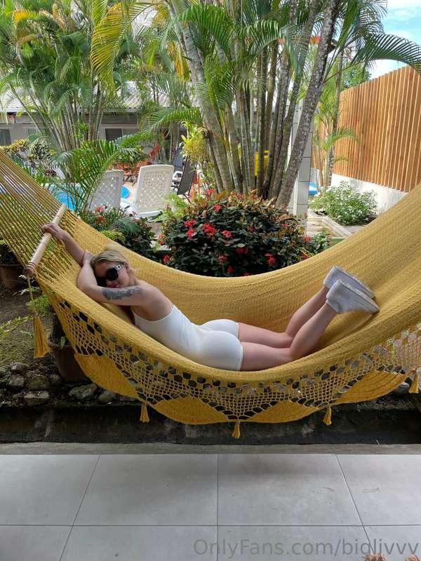 cake by the ocean 😗