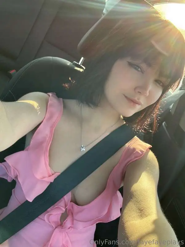 Do you like my dress? 🎀