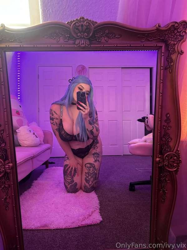New teases and bounce vids coming to ur dms 🩷