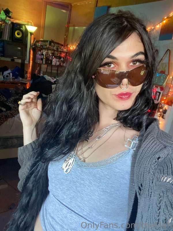 Thank you guys for 100 fans! Here’s to many more! 🥂 I’ll be ..