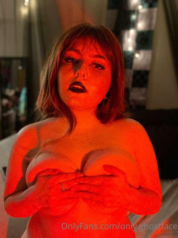 i wanna help you fulfill your darkest desire ;)