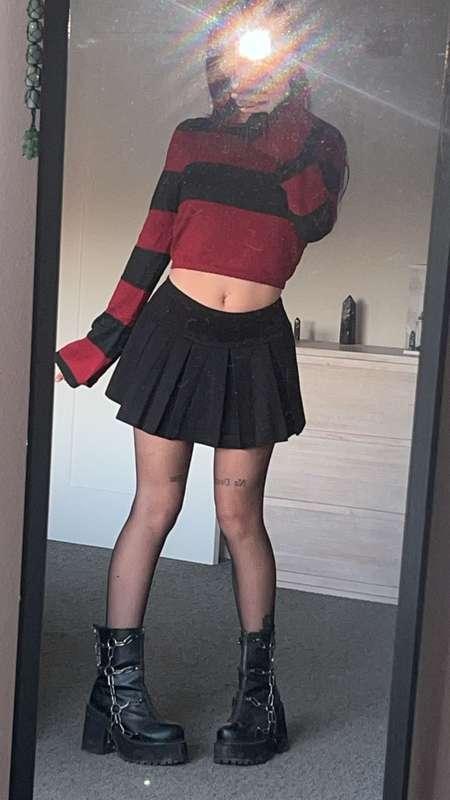 My cute summerween outfit 🤪  Who knows who I am dressed as?