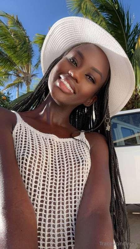 Boobs and smiles🥰🤤