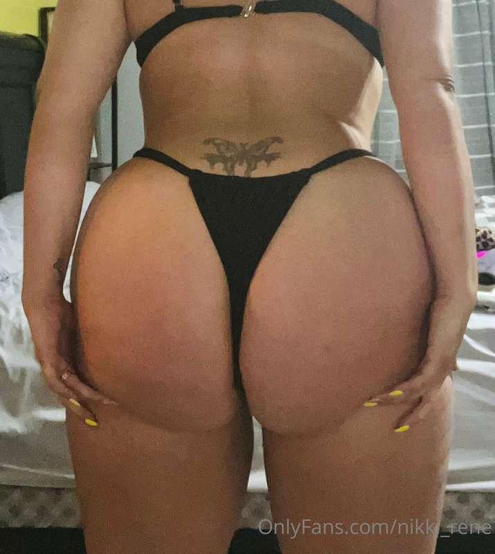 Thick AF! Who likes a thick juicy booty 😈