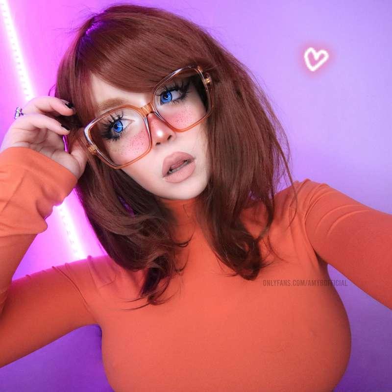 Swipe until the end to reveal Velma's 🍑Hey! This is a past p..