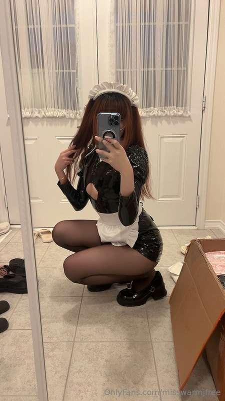 Are you into maid outfit? Should I make a HD set about this ..