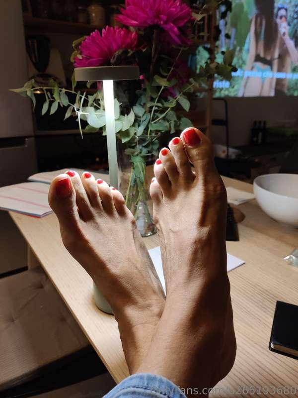 Sono tornata! C'è qualche schiavetto che mi dà il tornatata?..