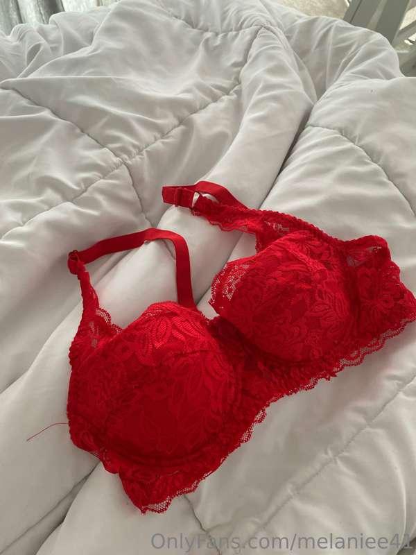 Just got a new bra, do you want me to model it for you?😘