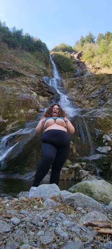 A little outdoor fun 💋 Love getting out and being in nature...