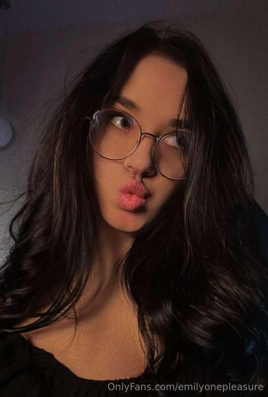 🔥 🔥 🔥
Daddy, I'm so horny and I don't know what to do🫦
Can y..