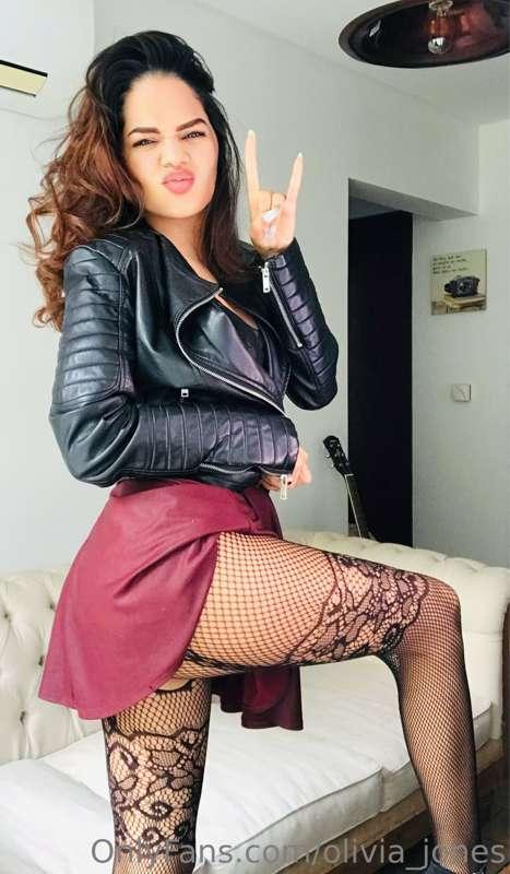 Do you want to look up my skirt? 😏😏💋